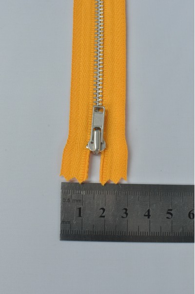 ZIP076  1號拉鏈  銀白色單頭拉鏈   密尾金屬拉鏈 不設單獨拉鍊訂購 正面照